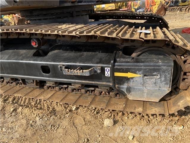 Hitachi ZX210 Гусеничні екскаватори