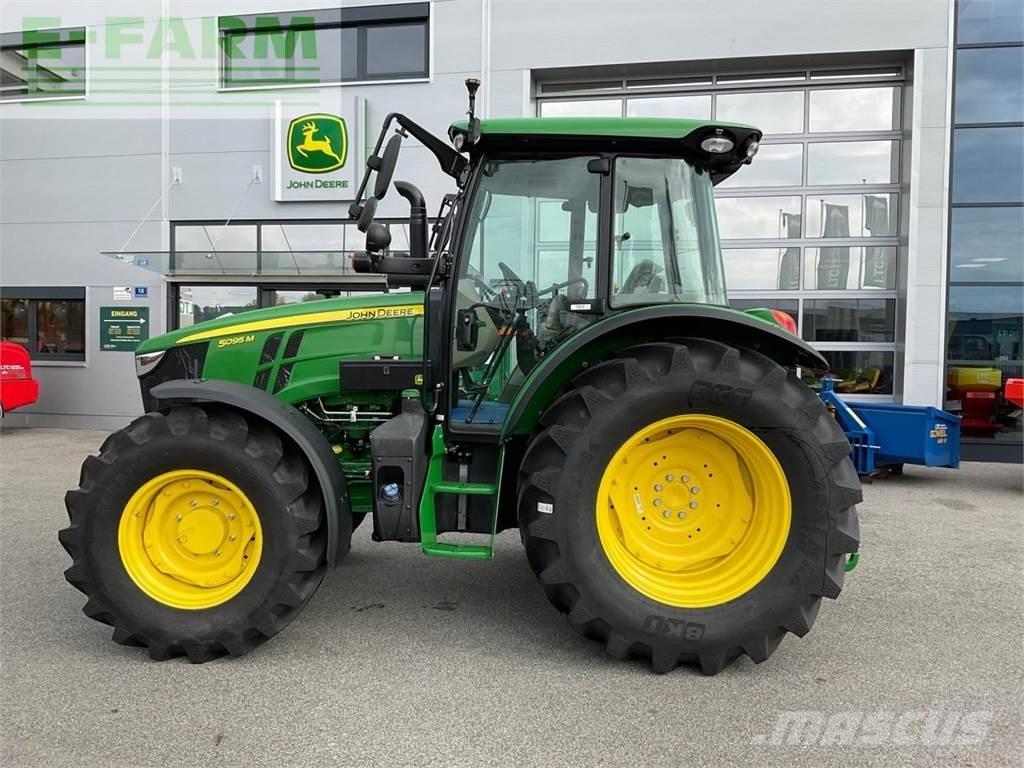 John Deere 5095M Трактори