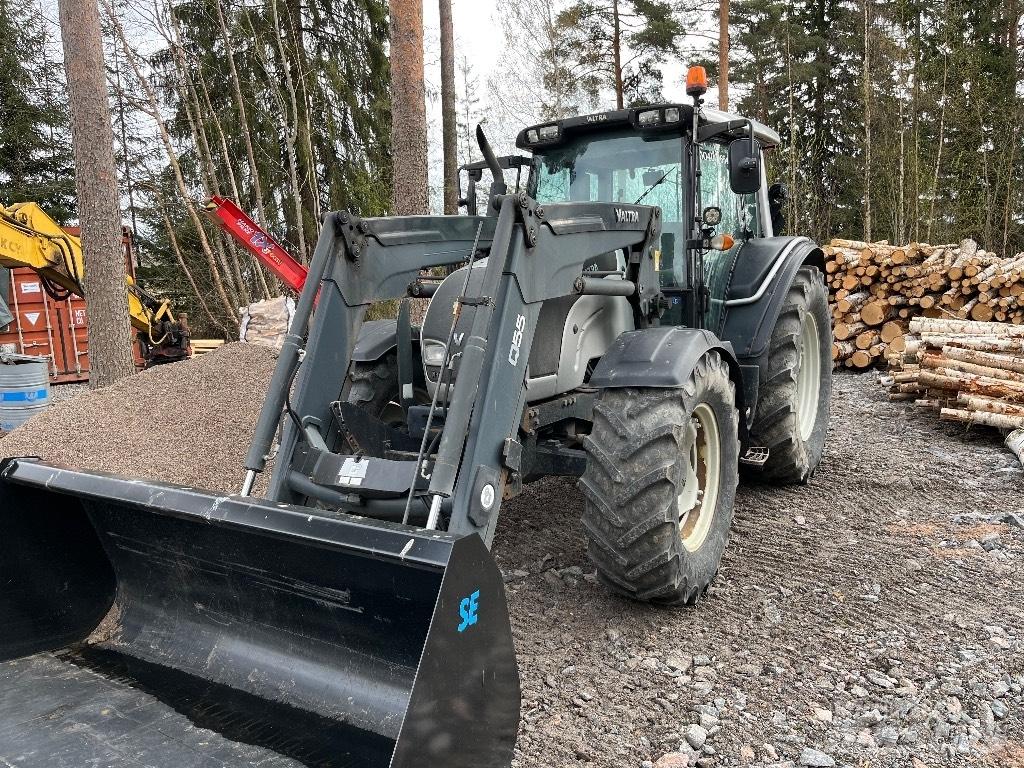 Valtra N 121 HT Трактори