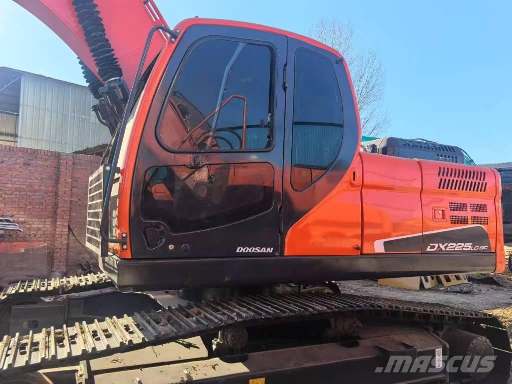Doosan DX225 Гусеничні екскаватори