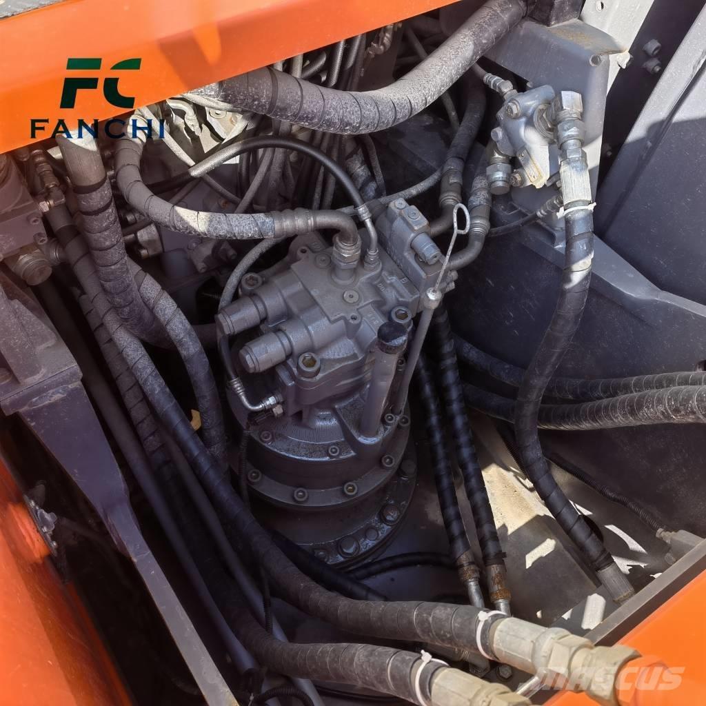 Hitachi ZX 200 Гусеничні екскаватори