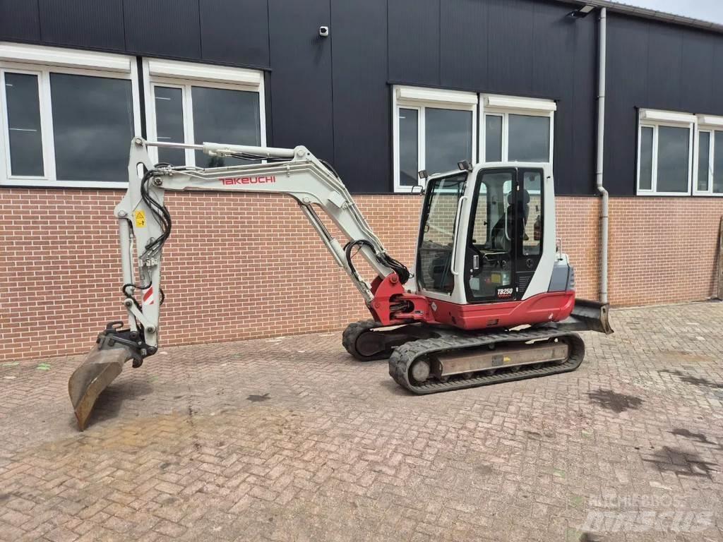Takeuchi TB250 Міні-екскаватори < 7т