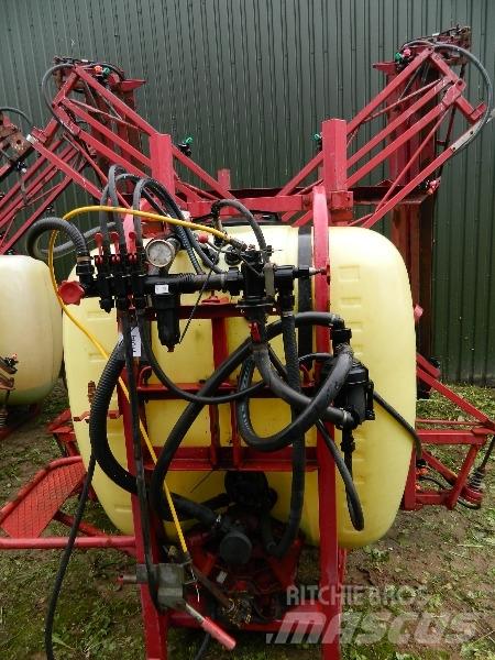 Hardi 600 Причіпні обприскувачі