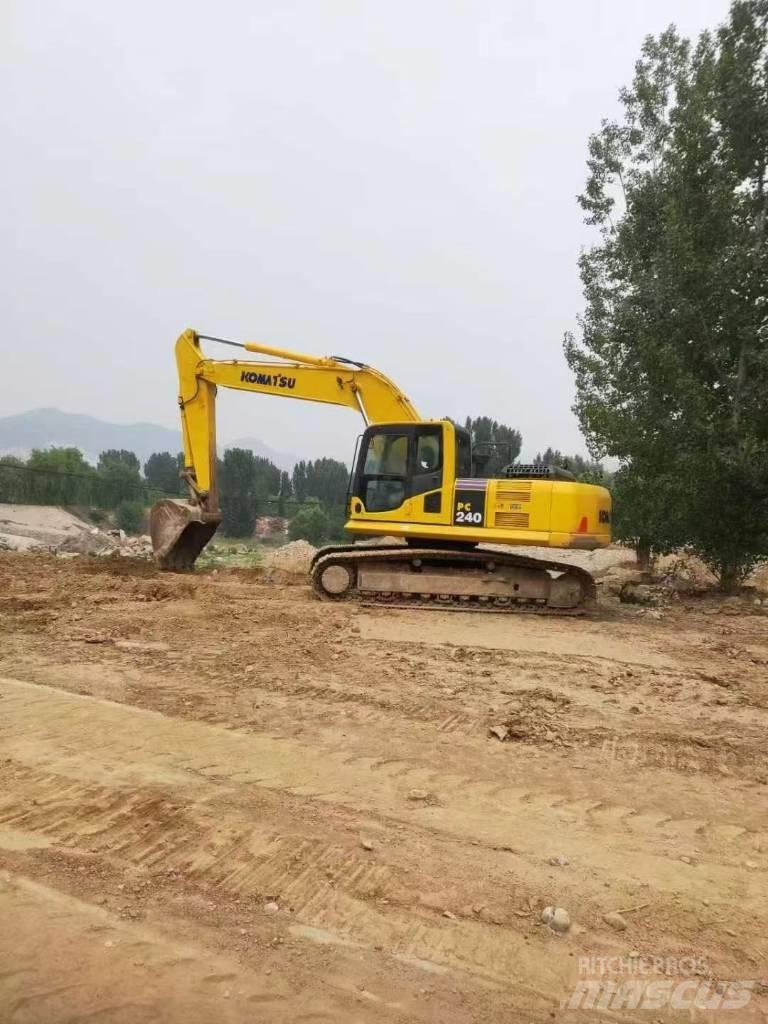 Komatsu PC 240 Гусеничні екскаватори