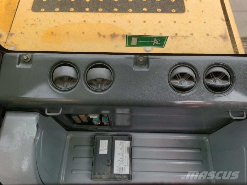 Komatsu PC 220-8 Гусеничні екскаватори