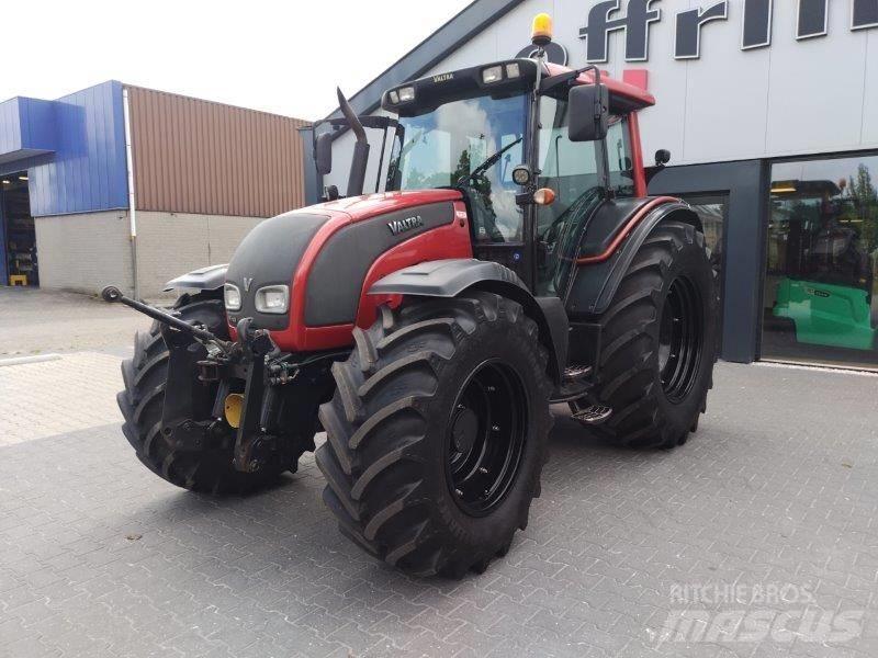 Valtra N 141 Трактори