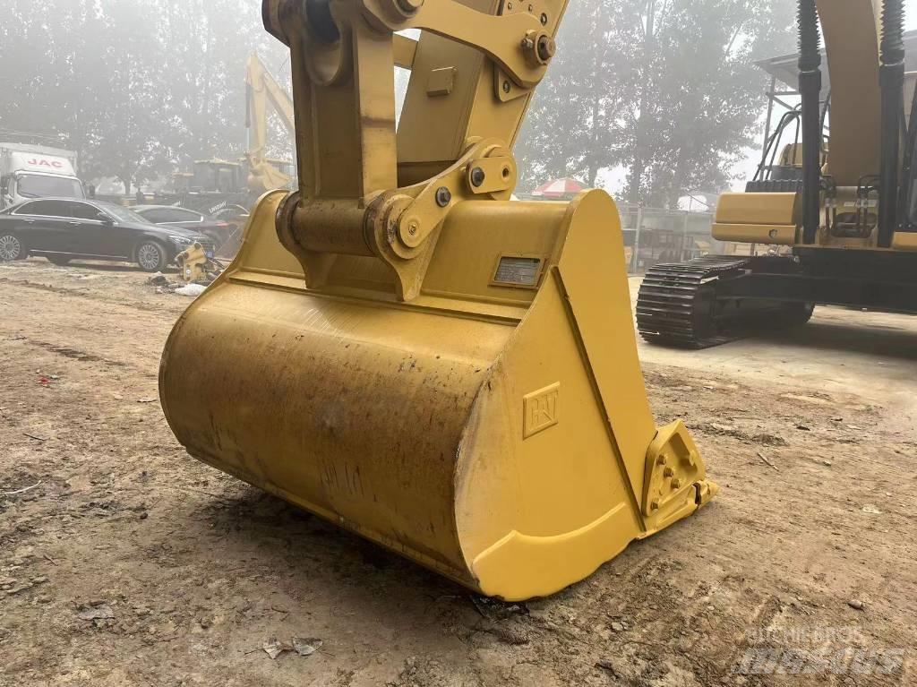CAT 2021 CAT 330 Колісні екскаватори