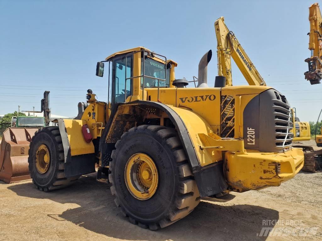 Volvo L 220 F Фронтальні навантажувачі