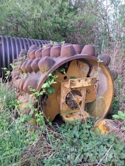 CAT 663 E Завантажувально-укладальне обладнання