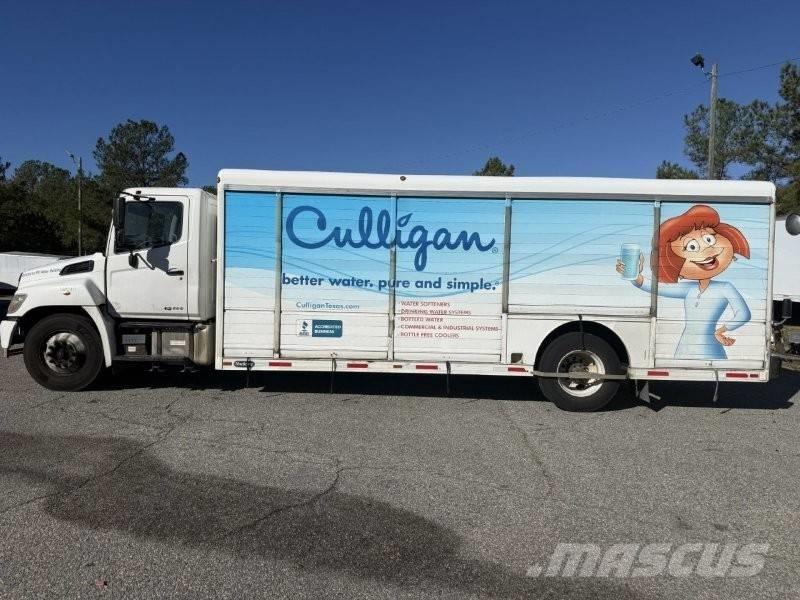 Hino 338 Вантажівки для доставки напоїв