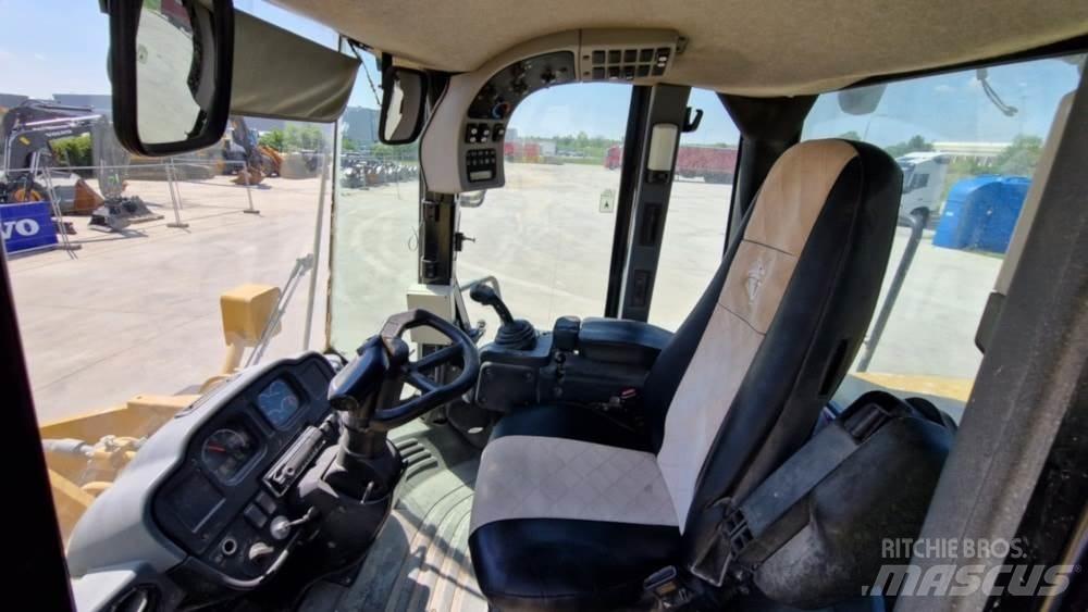 CAT 962H Фронтальні навантажувачі