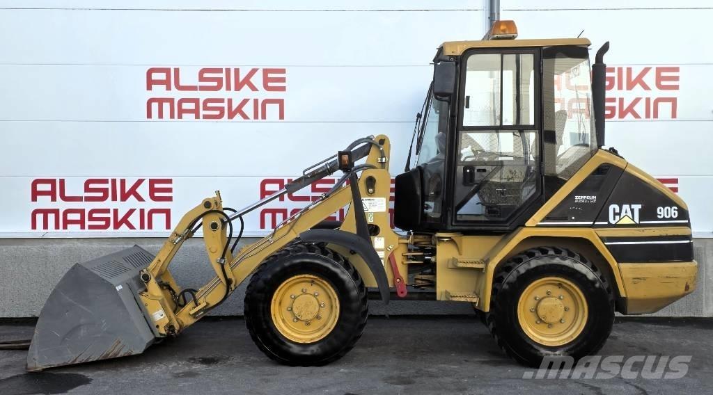 CAT 906 Фронтальні навантажувачі