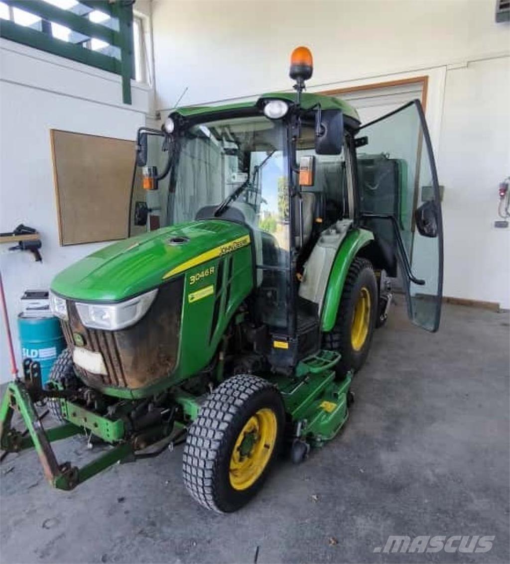 John Deere 3046R Трактори