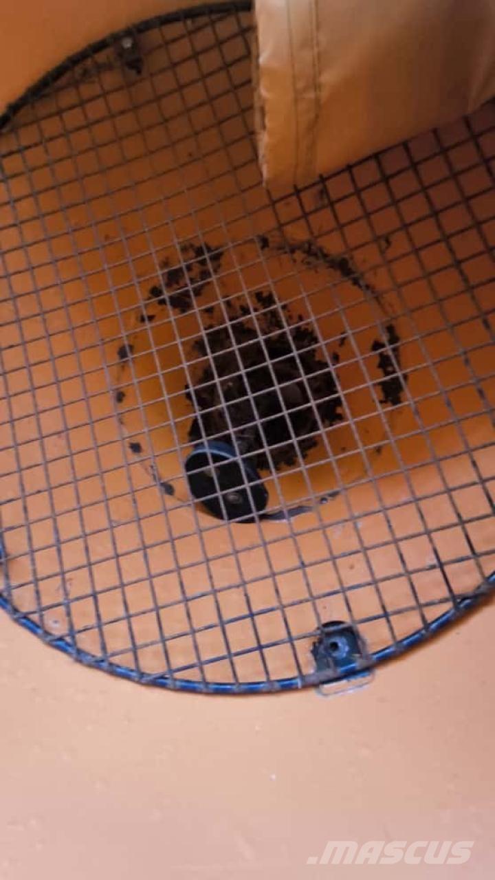 John Deere 3046R Трактори