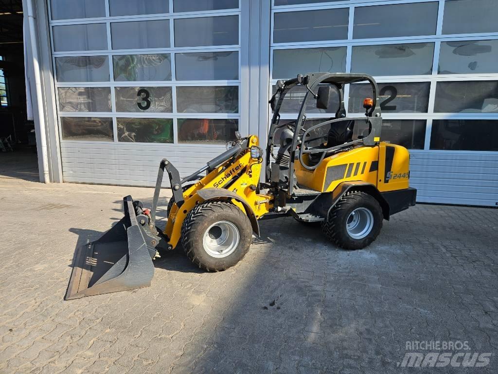 Schäffer 2445S Малі навантажувачі
