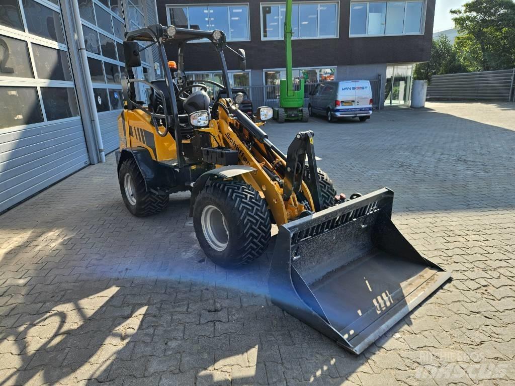 Schäffer 2445S Малі навантажувачі