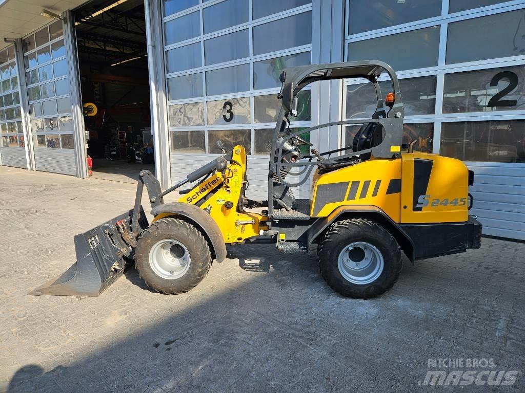 Schäffer 2445S Малі навантажувачі