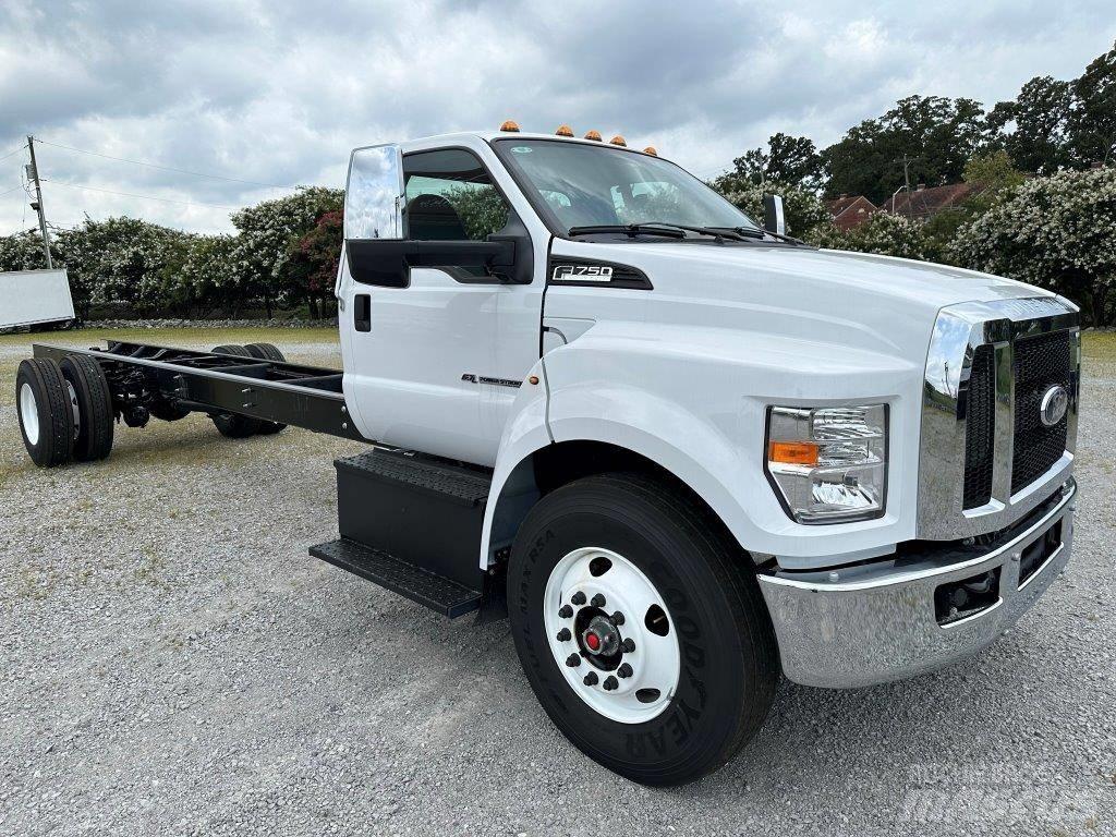 Ford F-750 Шасі з кабіною