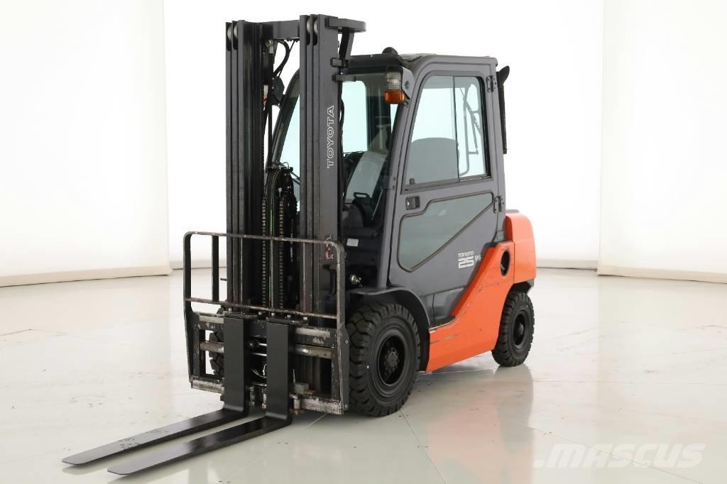 Toyota 02-8 FDF 25 Дизельні навантажувачі