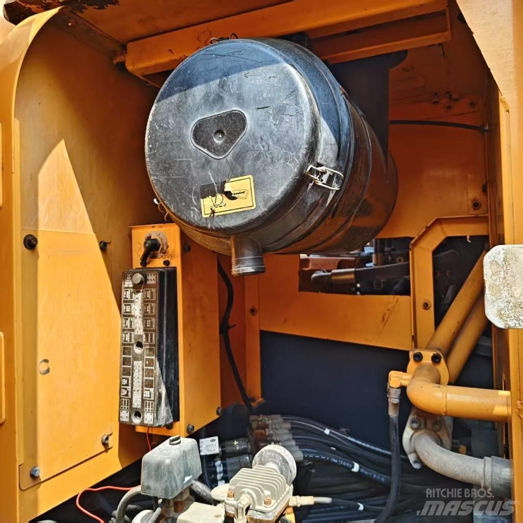 Hyundai Robex 305 LC Гусеничні екскаватори