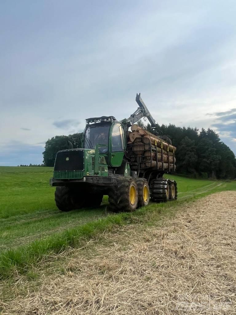 John Deere 1110E Форвардери