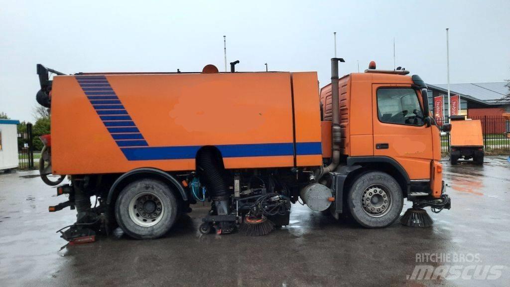 Volvo FM9 + Beam CX800 Прибиральні машини