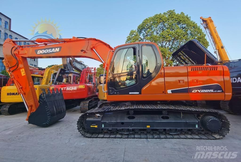 Doosan DX 225 LC Гусеничні екскаватори