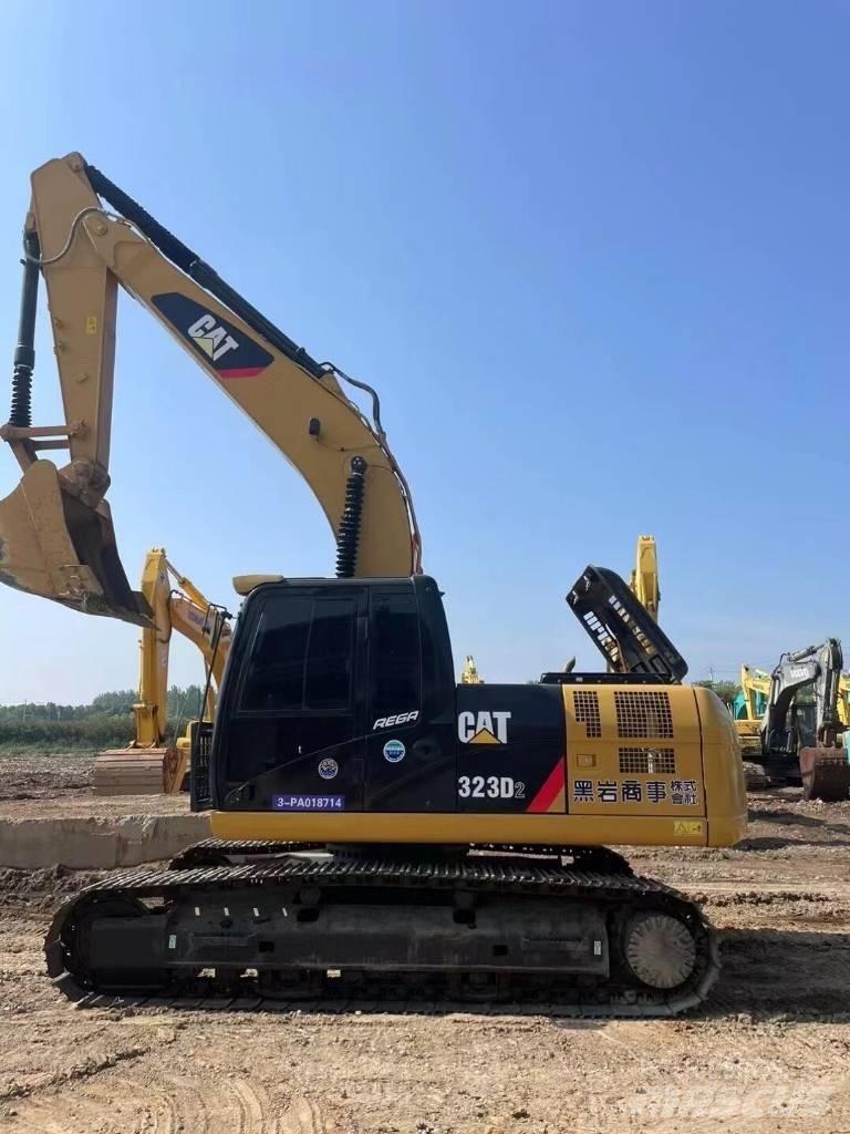 CAT 323 D Гусеничні екскаватори