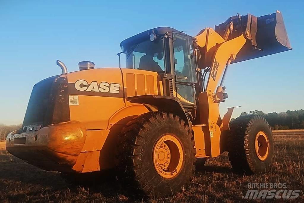 CASE 821 E Фронтальні навантажувачі