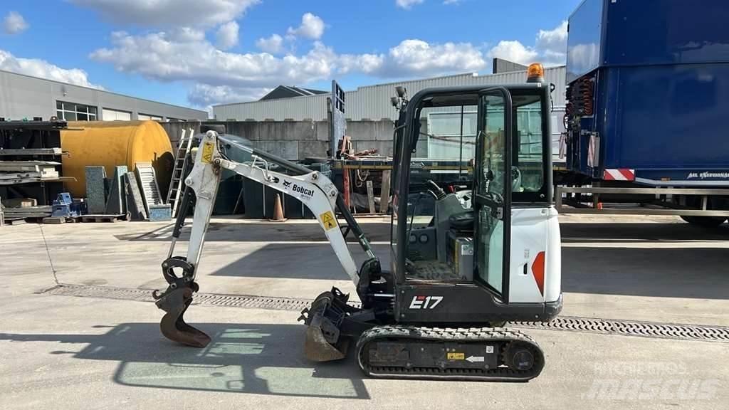 Bobcat e17 Трактори