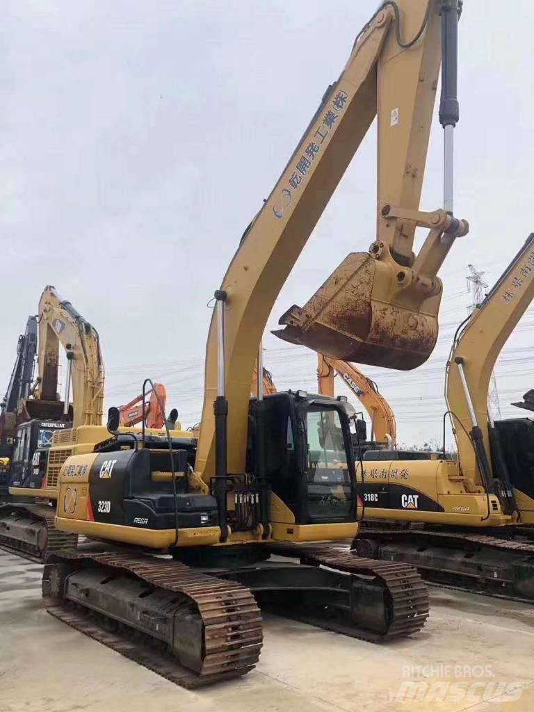 CAT 323 D Гусеничні екскаватори