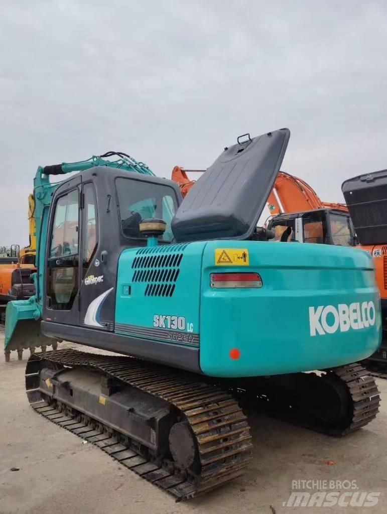 Kobelco 130 Гусеничні екскаватори