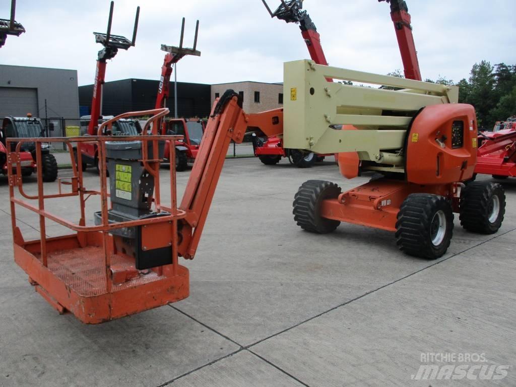 JLG 450 AJ (868) Компактні самохідні стрілові підйомники