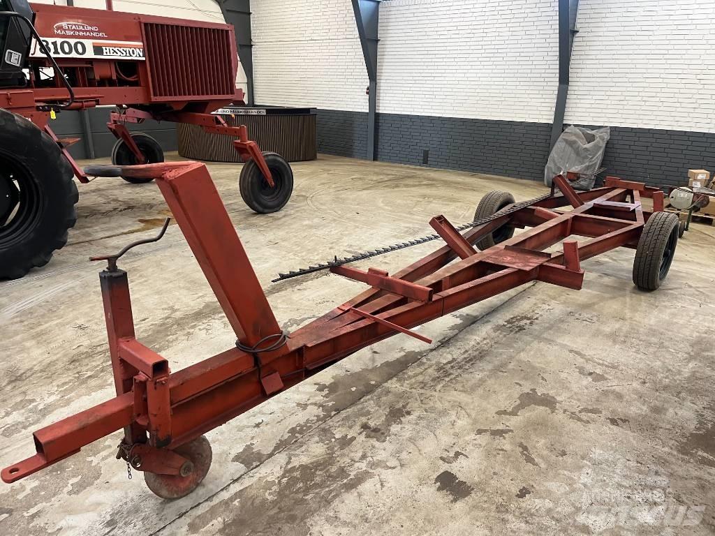 Hesston 8100 Прибиральні комбайни