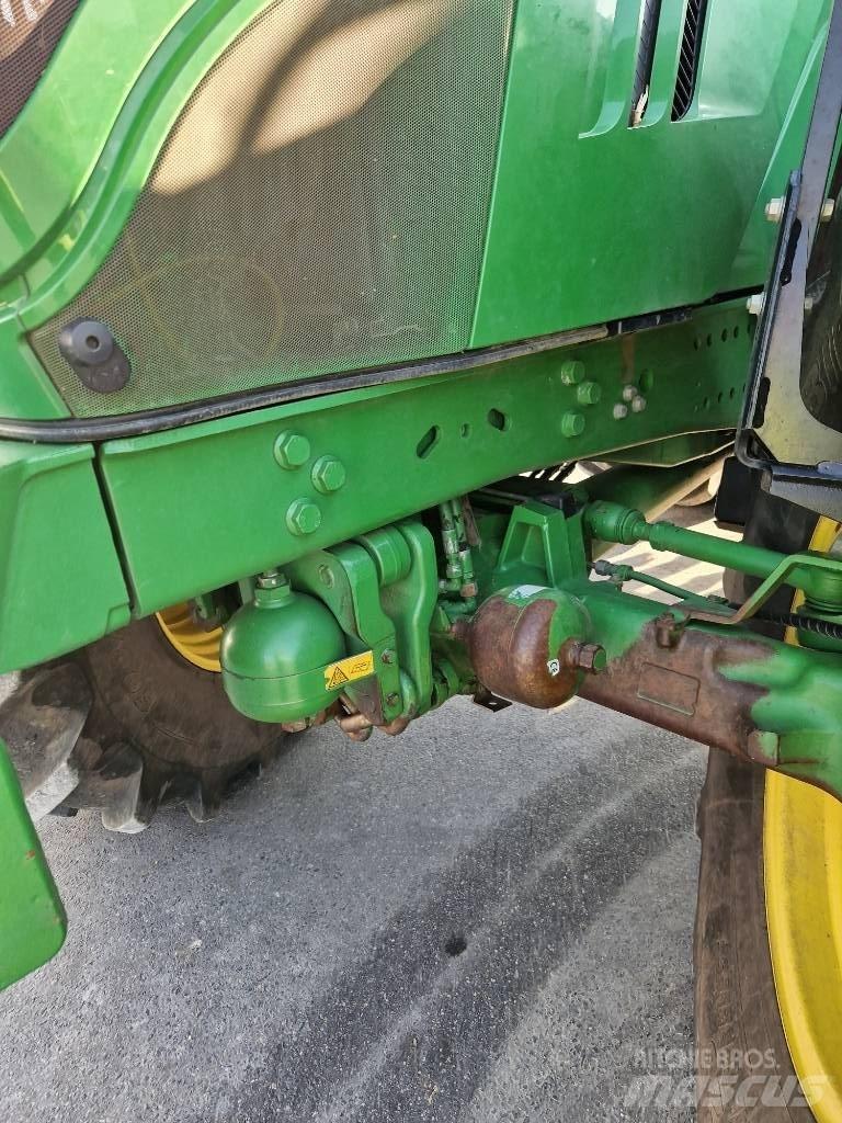 John Deere 6215 R Трактори