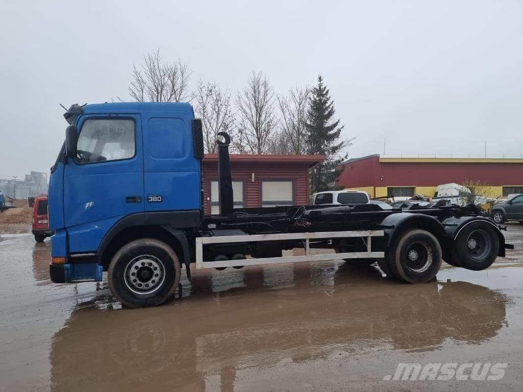 Volvo FH 12 Вантажівки з гаковим підйомом