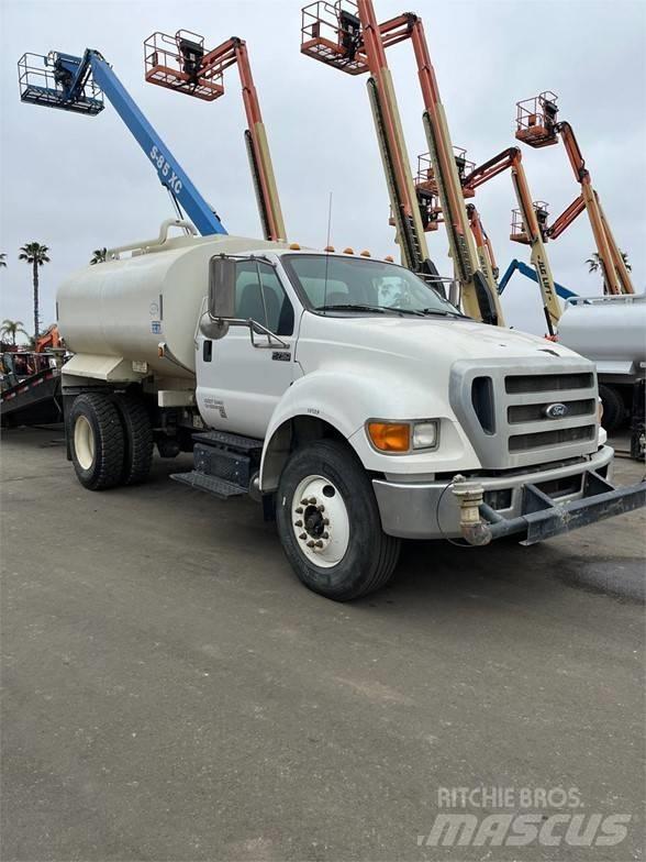 Ford F750 Вантажівки-цистерни