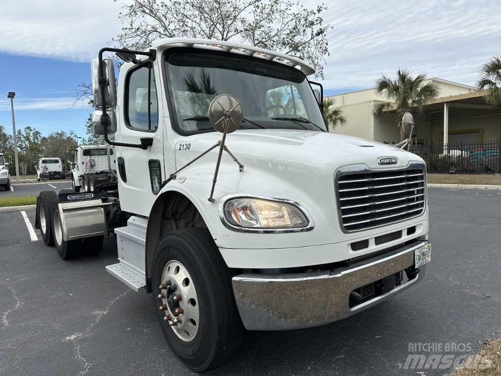 Freightliner M2 Тягачі