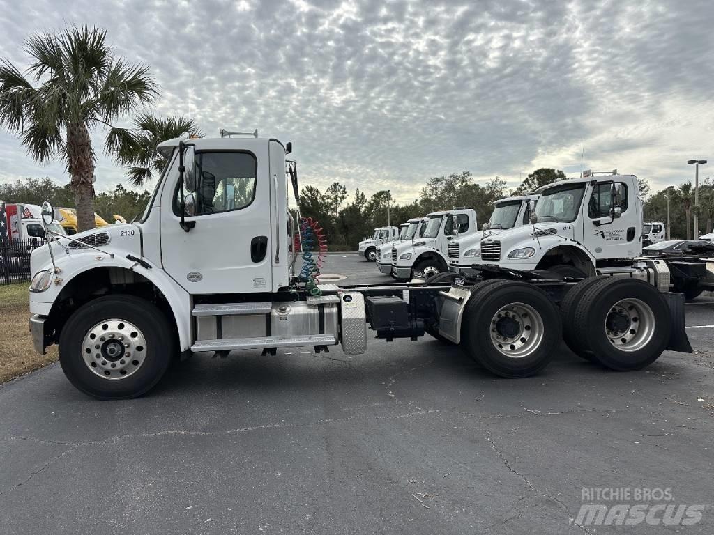 Freightliner M2 Тягачі