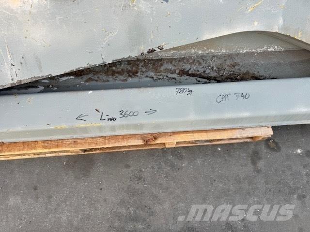 CAT 740 TAILGATE Зчленовані самоскиди