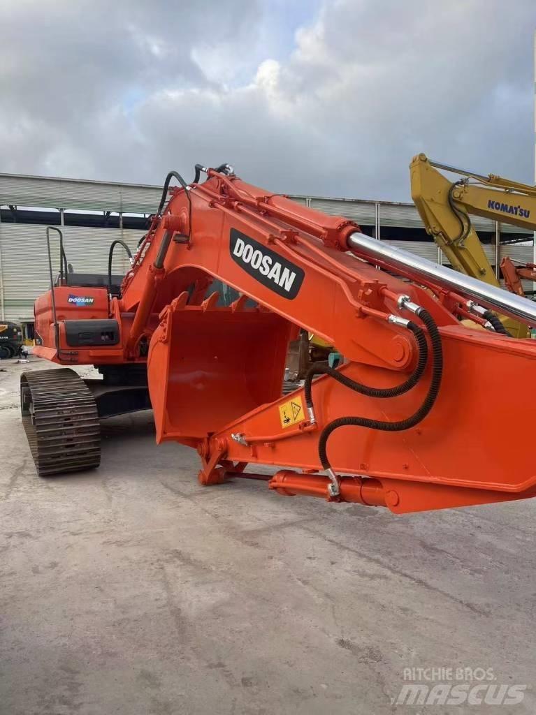 Doosan DX300LC-9C Гусеничні екскаватори