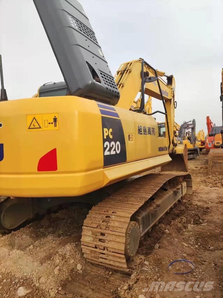 Komatsu PC220 Гусеничні екскаватори