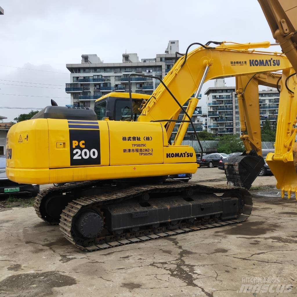 Komatsu PC200-7 Гусеничні екскаватори