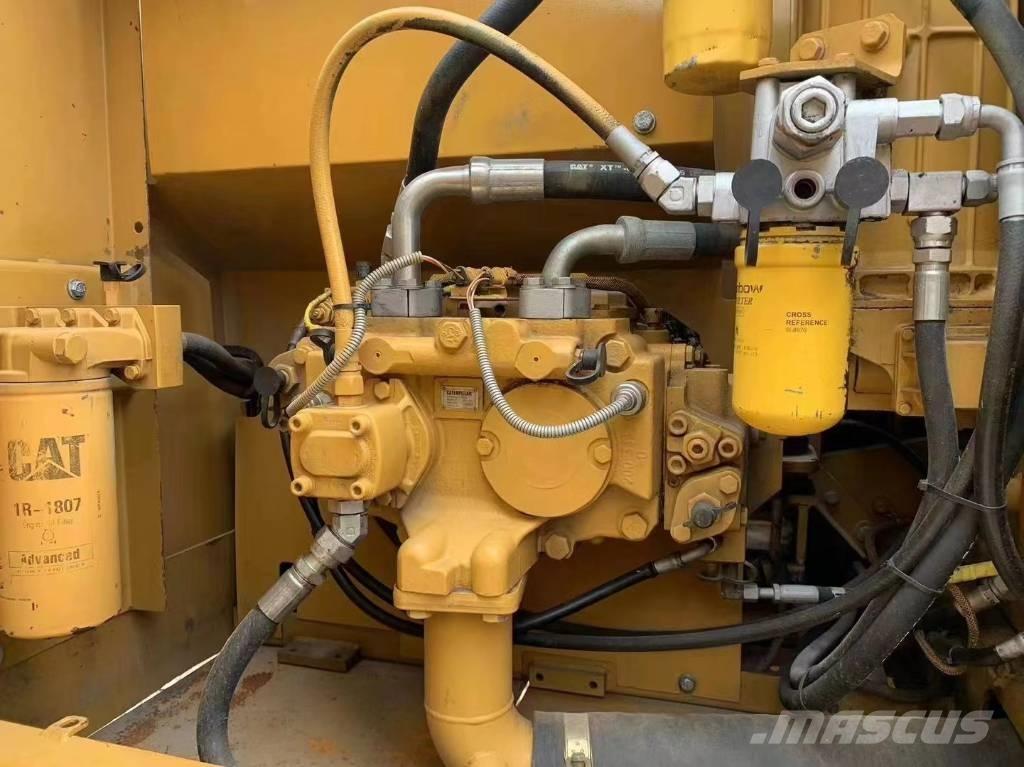 CAT 323D Гусеничні екскаватори