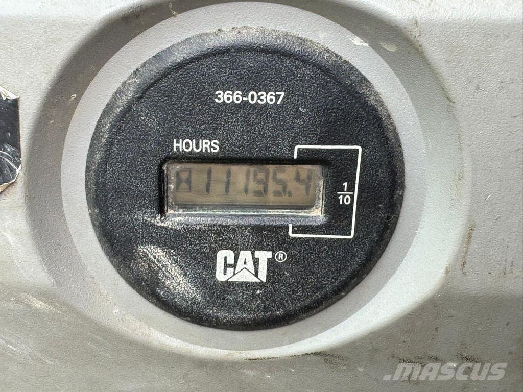 CAT 323E Гусеничні екскаватори