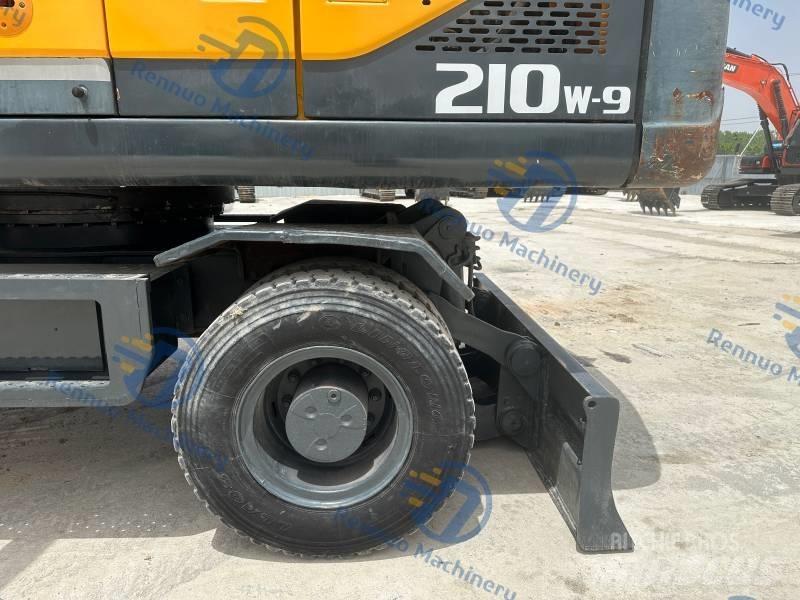 Hyundai R210W-9 Колісні екскаватори