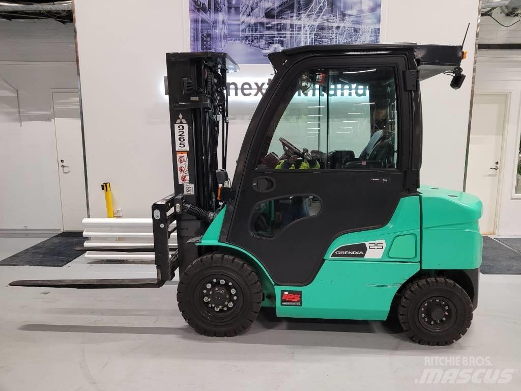 Mitsubishi FD25N3 Дизельні навантажувачі
