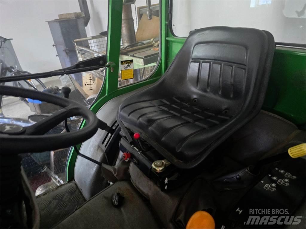 John Deere 4110 Трактори