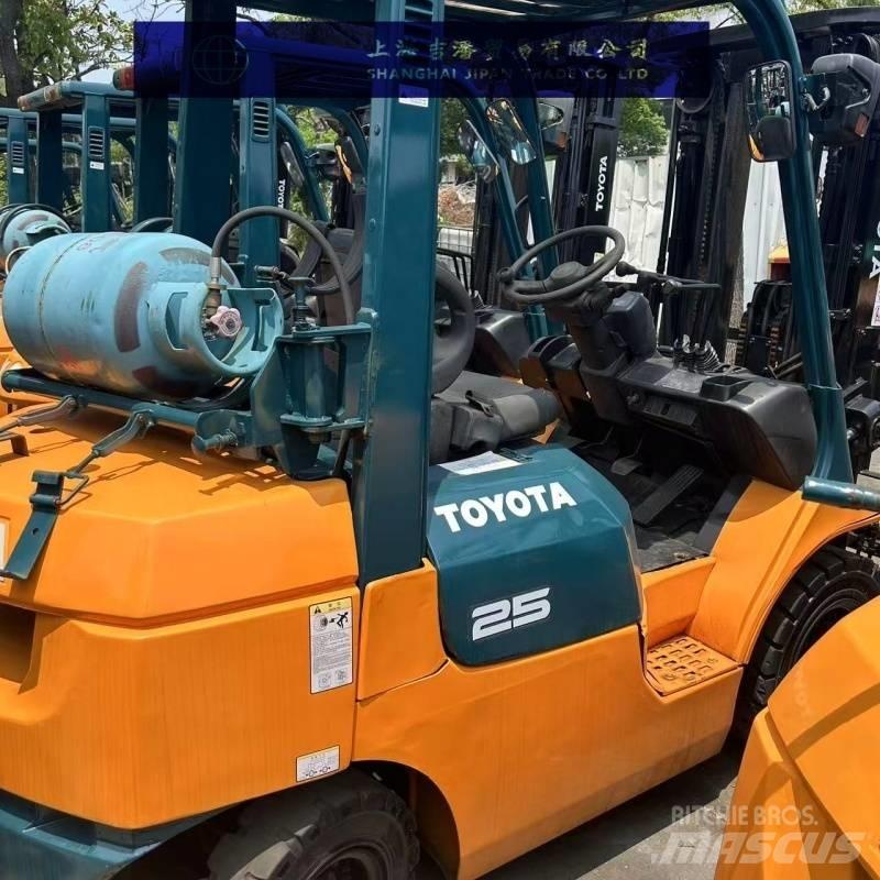 Toyota 25 Дизельні навантажувачі
