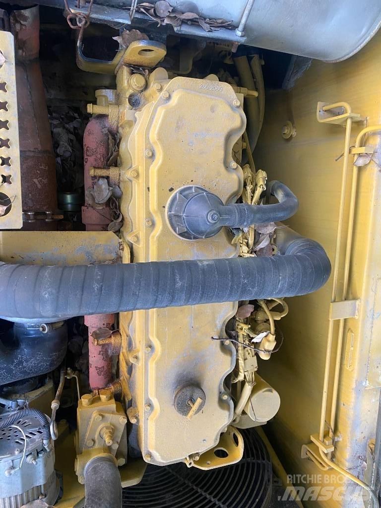 CAT 325 CL Гусеничні екскаватори